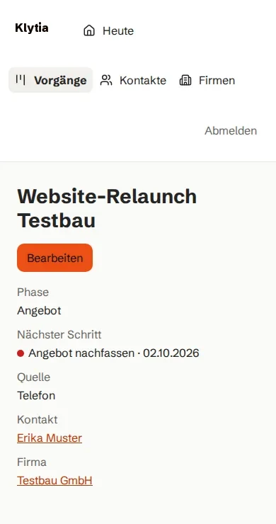Klytia am Handy: ein Vorgang mit Phase, nächstem Schritt, Quelle, Kontakt und Firma